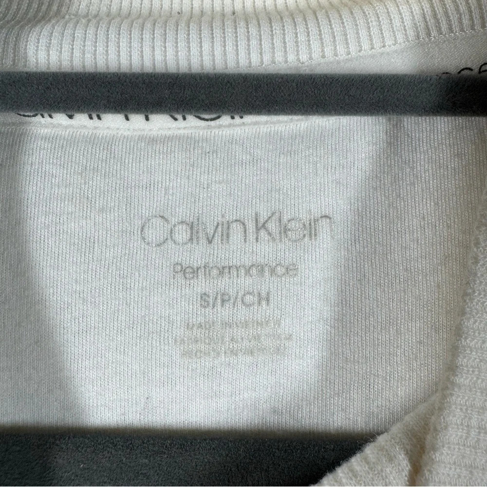 COPY - Calvin Klein Fluffy White Fleece Pull Over Sweat Shirt Long Sleeve Sz S - Picture 3 of 4